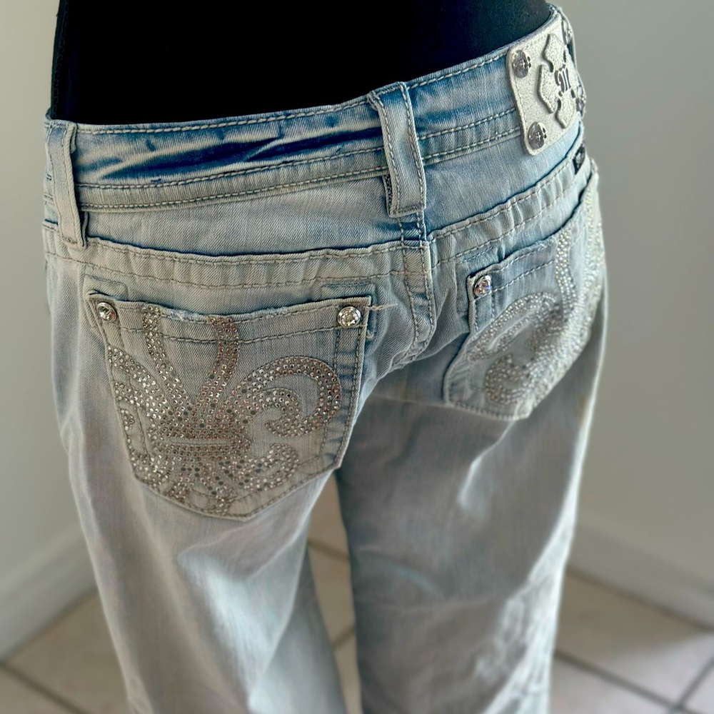 Mid-Rise  Capri Jean